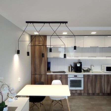 Family & Business Elegant Apartments Rynek Centrum Downtown - 2 Bedroom, Balcony, Parking Келце Екстериор снимка