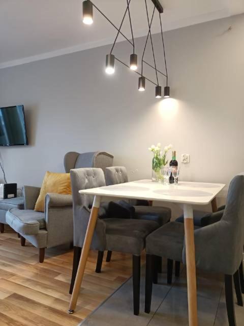 Family & Business Elegant Apartments Rynek Centrum Downtown - 2 Bedroom, Balcony, Parking Келце Екстериор снимка