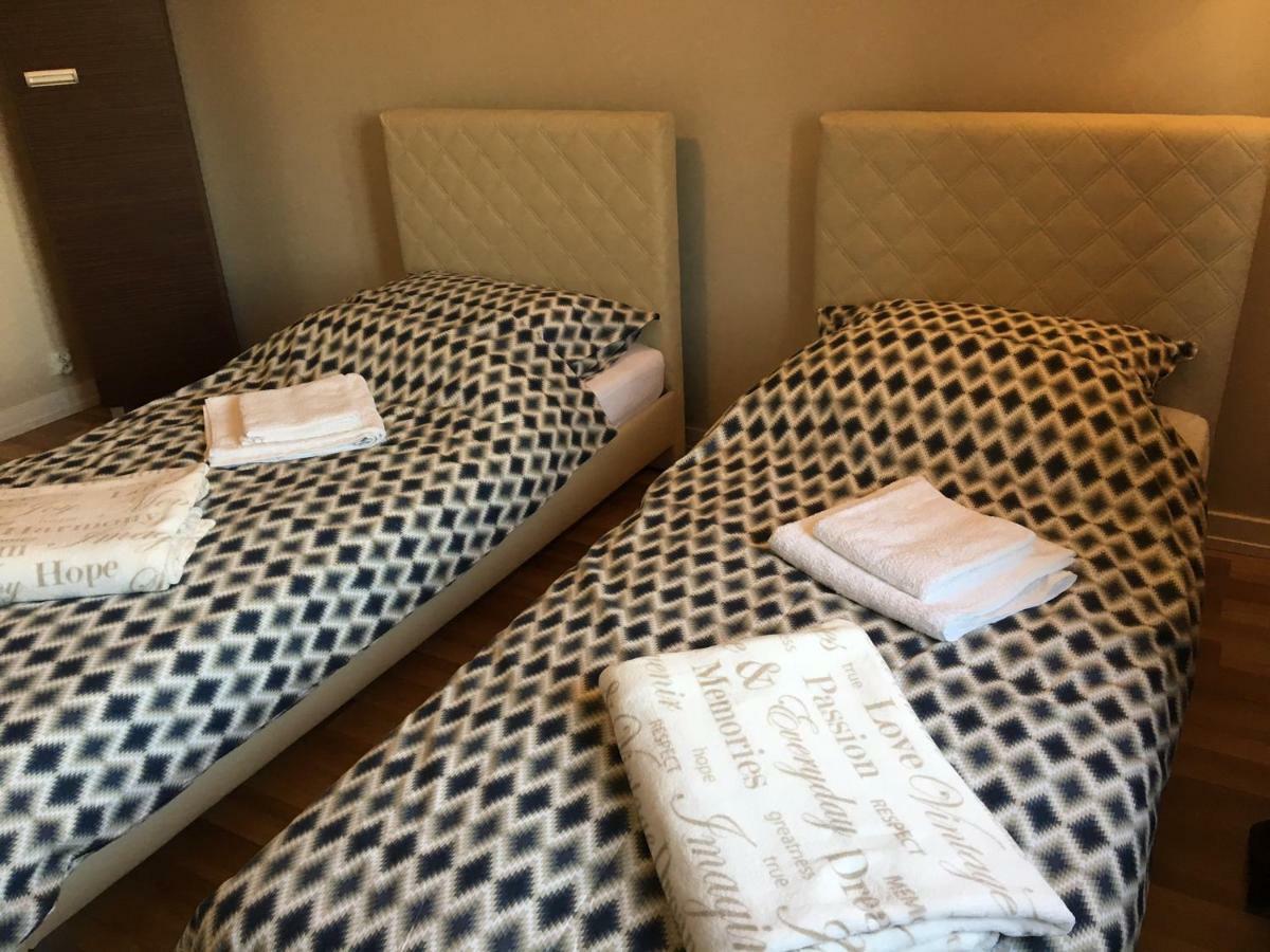 Family & Business Elegant Apartments Rynek Centrum Downtown - 2 Bedroom, Balcony, Parking Келце Екстериор снимка