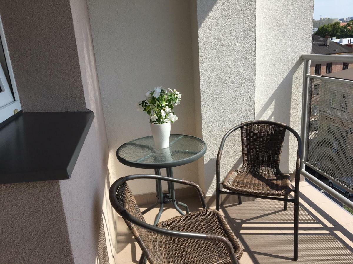 Family & Business Elegant Apartments Rynek Centrum Downtown - 2 Bedroom, Balcony, Parking Келце Екстериор снимка