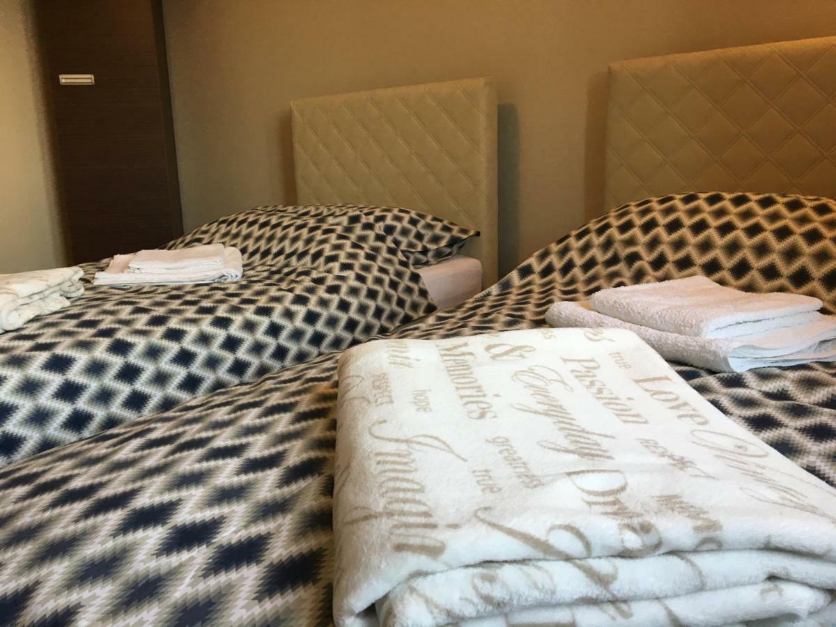 Family & Business Elegant Apartments Rynek Centrum Downtown - 2 Bedroom, Balcony, Parking Келце Екстериор снимка